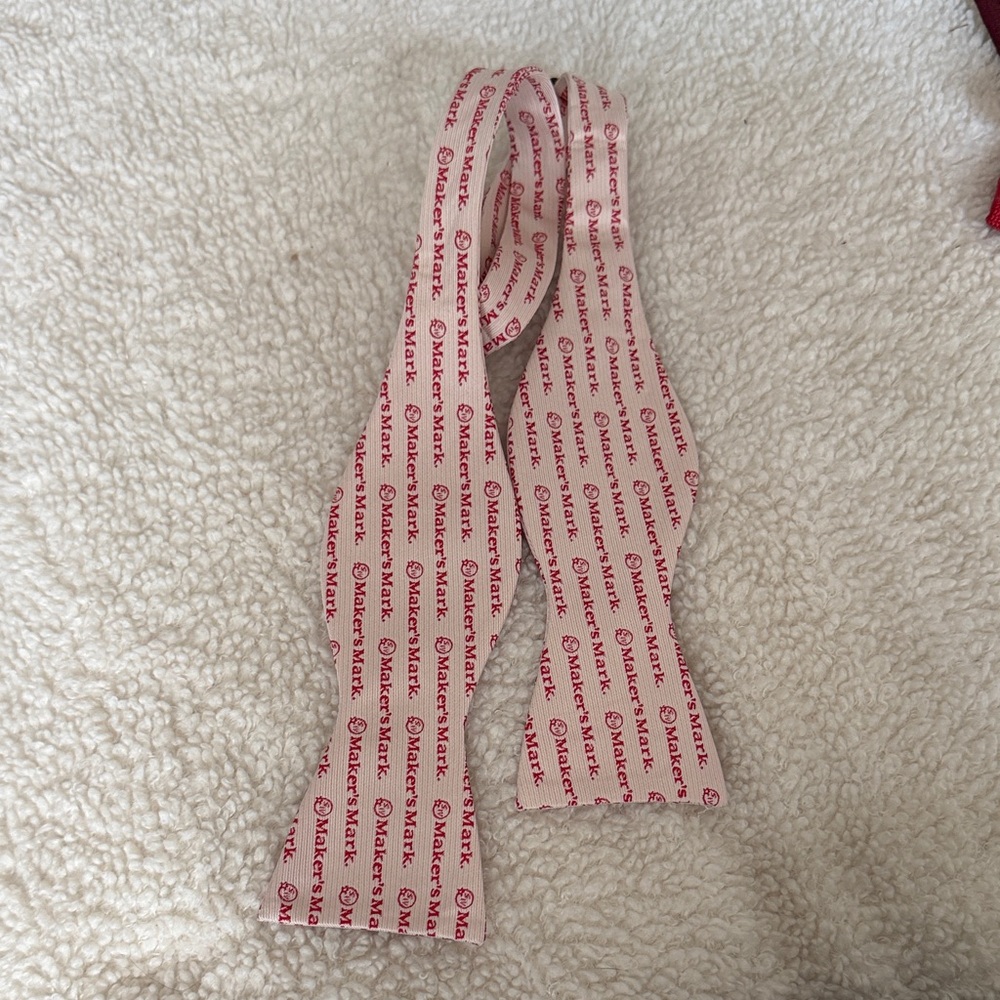 Maker's Mark Branded bow tie in White and Red
